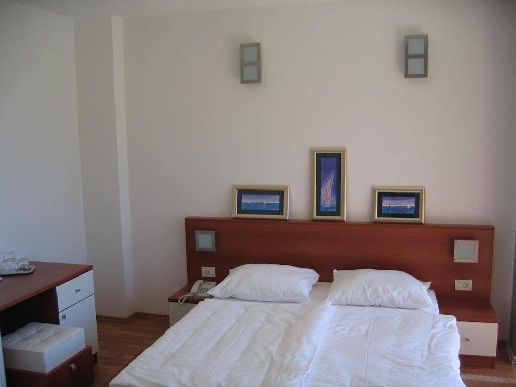 Hotel Stella Модена Екстер'єр фото